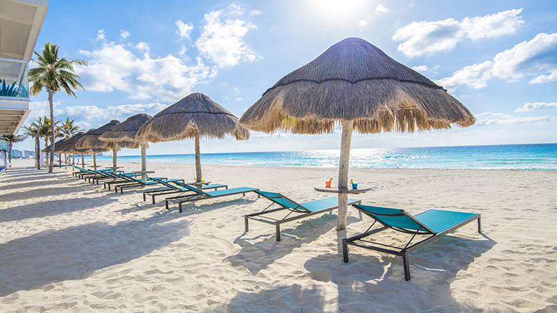 Playa Headliner Wyndham-Alltra-Resorts-Cancun-Beach-Chairs