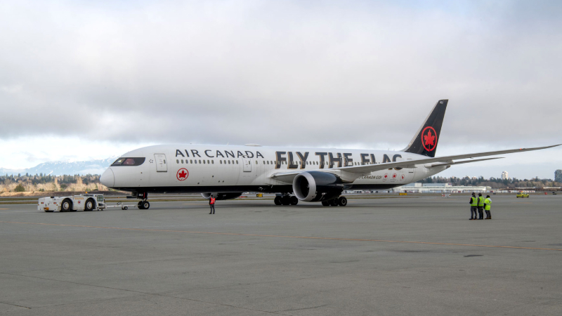 Air Canada's Boeing 787 Dreamliner with special livery