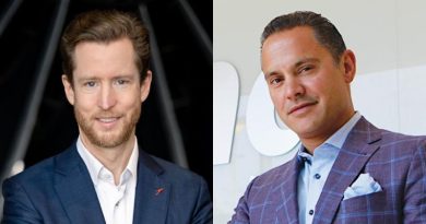 WestJet CEO Alexis von Hoensbroech (left) and Sunwing CEO Stephen Hunter (right).