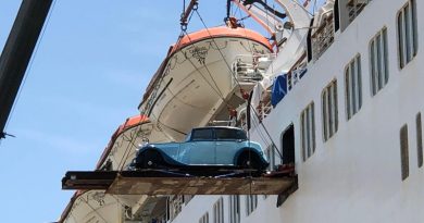 Rolls Royce Saloon Lowered from Carnival Ecstasy