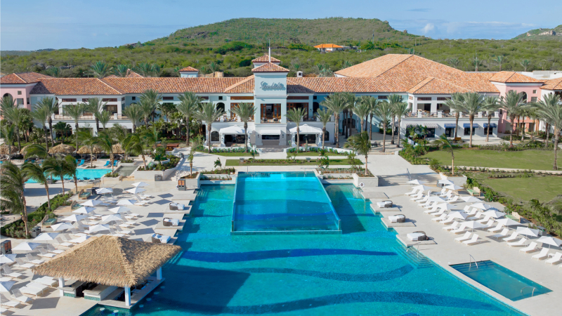 Sandals Royal Curaçao - Dos Awa Infinity Pool