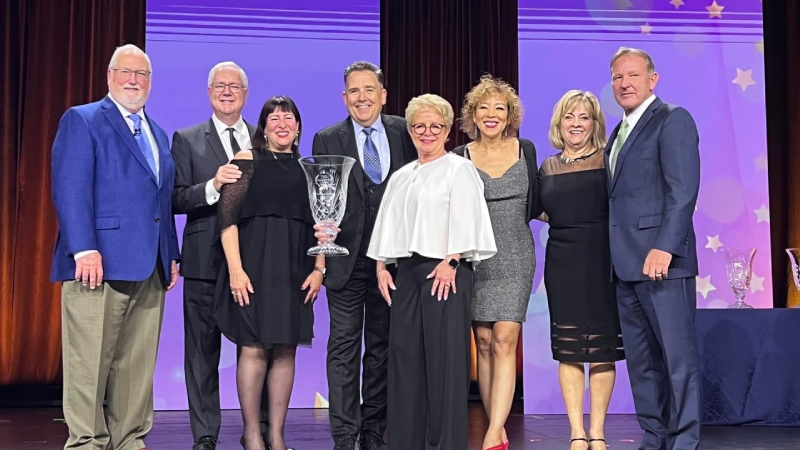 TLN leaders present TTAND with Best Canadian Affiliate Member. L-R: Roger Block, President, TLN; Lindsay Pearlman, Senior VP, TLN; Penny Martin, TTAND: Flemming Friisdahl, Founder, TTAND: Rhonda Stanley, VP Talent Development, TTAND: Christine James, TLN; Karen Viera, TLN; John Lovell, TLN. 