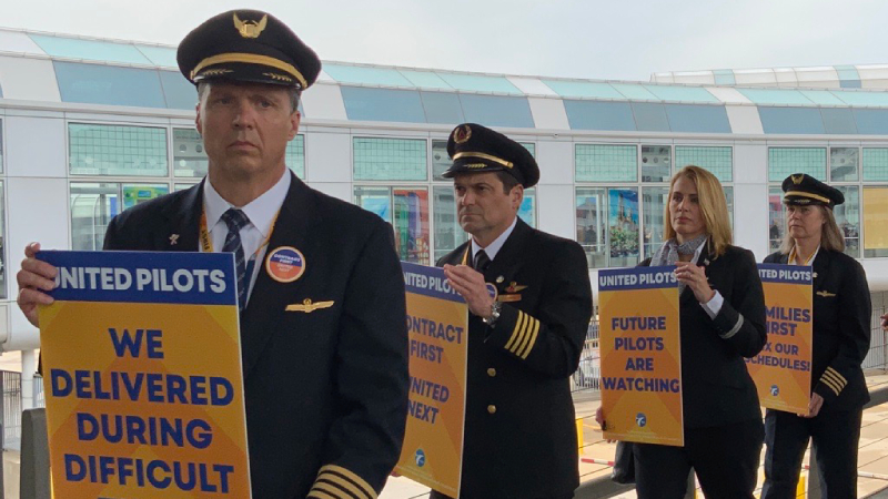 United Airlines pilots picketing. Photo courtesy of United Airlines Pilots on Facebook.