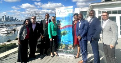 L to R: Jaqueline Stubbs, Vice President, Sales and Marketing, Palm Islands Resorts; Alex De Brito, COO, Palm Island Resorts; Dorian Fitzgerald Huggins, Consul General, Consulate General of Saint Vincent and the Grenadines; Shelley John, Director Of Sales, Saint Vincent and The Grenadines; Maureen Barnes-Smith, VP Sales & Marketing, Unique Vacations Canada; Carlos James, Minister of Tourism, Civil Aviation, Sustainable Development and Culture, Saint Vincent and the Grenadines; CJ Smith, Director of Sales Canada, Unique Vacations Canada; Viktor Spysak, Manager, Sales and Tourism Partnerships, Air Canada.