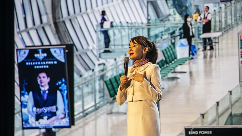 Jane Sun, CEO of Trip.com Group, shares that Chinese customers are looking for entertainment-driven, eco-friendly and elderly-friendly travel.